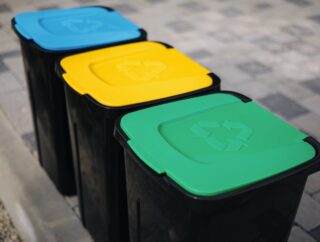 Recycling w praktyce – Jak efektywnie segregować odpady i zmniejszać ilość śmieci w domowym środowisku
