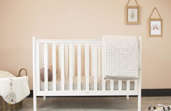 Praktyczne wskazówki dotyczące wyposażenia pokoju niemowlaka – co jest kluczowe?