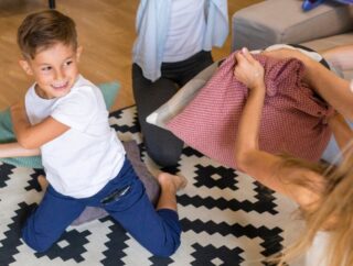 Napięcie sensoryczne u dzieci – czy ubrania mogą przeszkadzać w skupieniu?